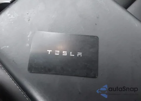 2022 Tesla Model Y Long Range Dual Motor All-Wheel Drive z USA, uszkodzony, nr VIN 7SAYGDEE3NF354410